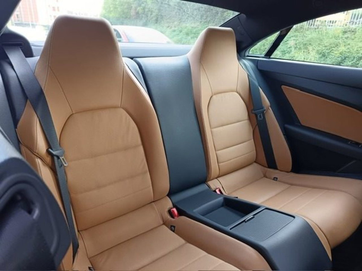 Mercedes-Benz Classe E Coupé 350 CGI Coupé BlueEFFICIENCY Avantgarde (12)