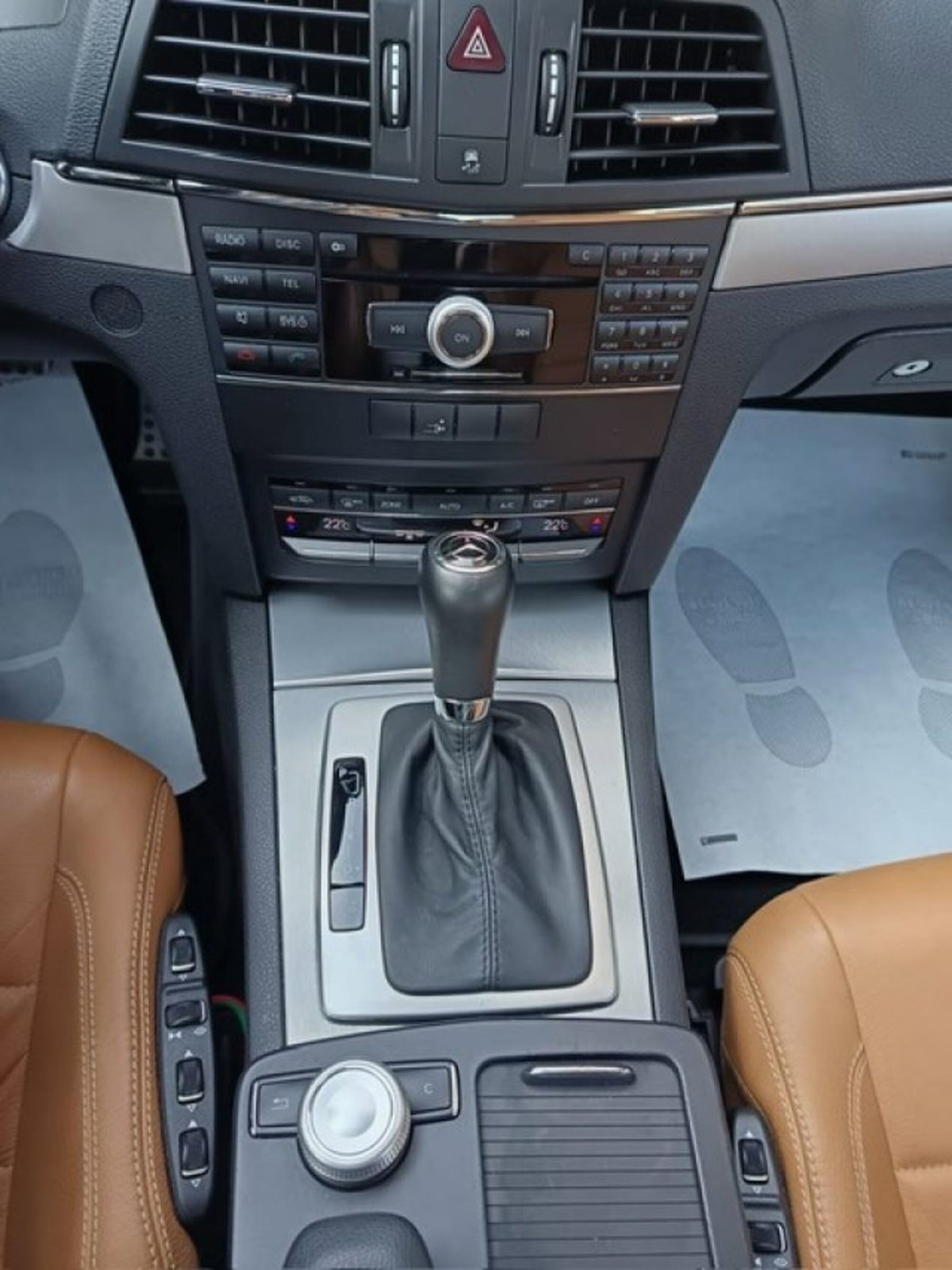 Mercedes-Benz Classe E Coupé 350 CGI Coupé BlueEFFICIENCY Avantgarde (13)