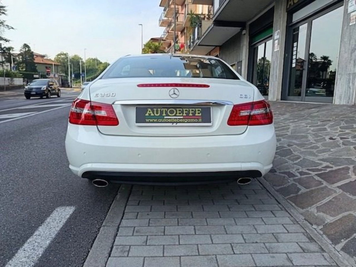Mercedes-Benz Classe E Coupé 350 CGI Coupé BlueEFFICIENCY Avantgarde (4)