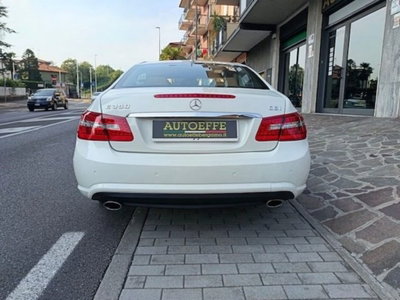 Mercedes-Benz Classe E Coupé 350 CGI Coupé BlueEFFICIENCY Avantgarde (4)