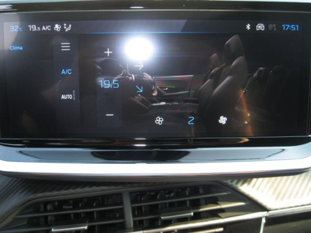 Peugeot 2008 PureTech 100 S&S Allure Pack (17)