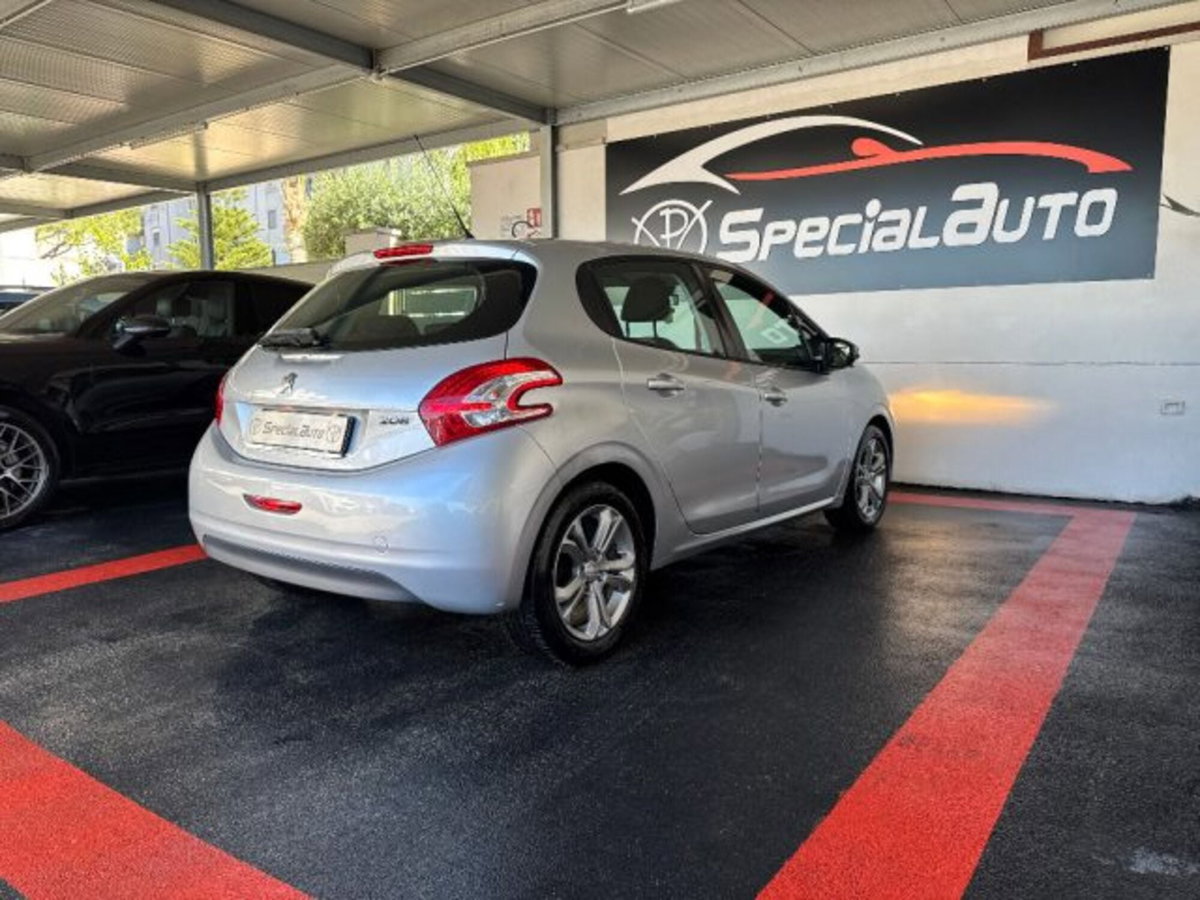 Peugeot 208 HDi 68 CV 5 porte Allure (10)