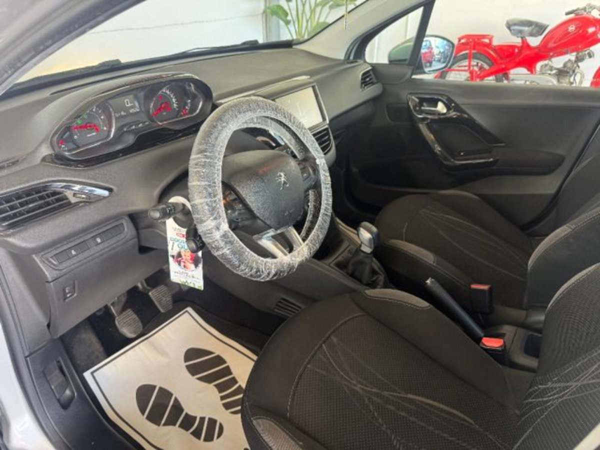 Peugeot 208 HDi 68 CV 5 porte Allure (18)