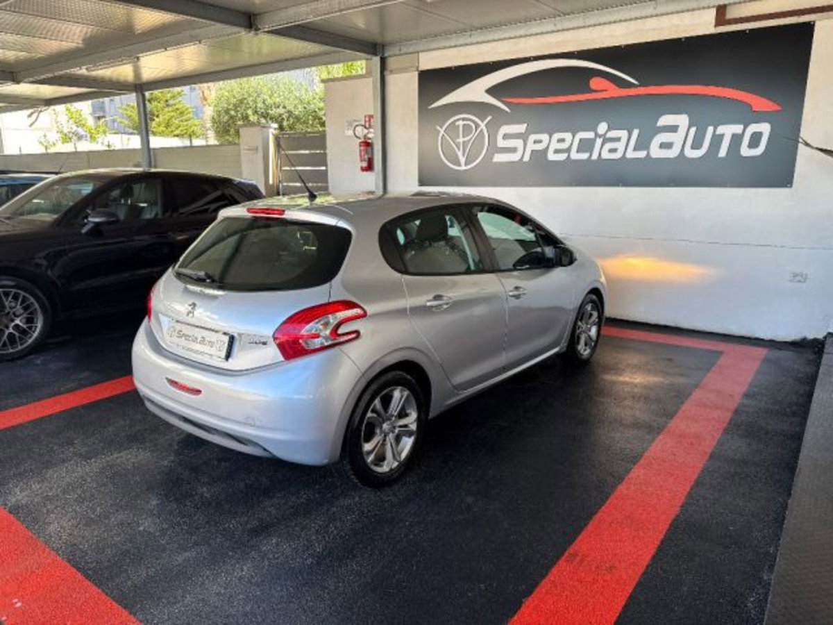 Peugeot 208 HDi 68 CV 5 porte Allure (5)