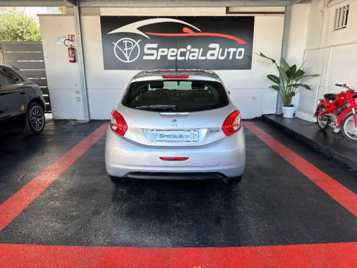 Peugeot 208 HDi 68 CV 5 porte Allure (6)