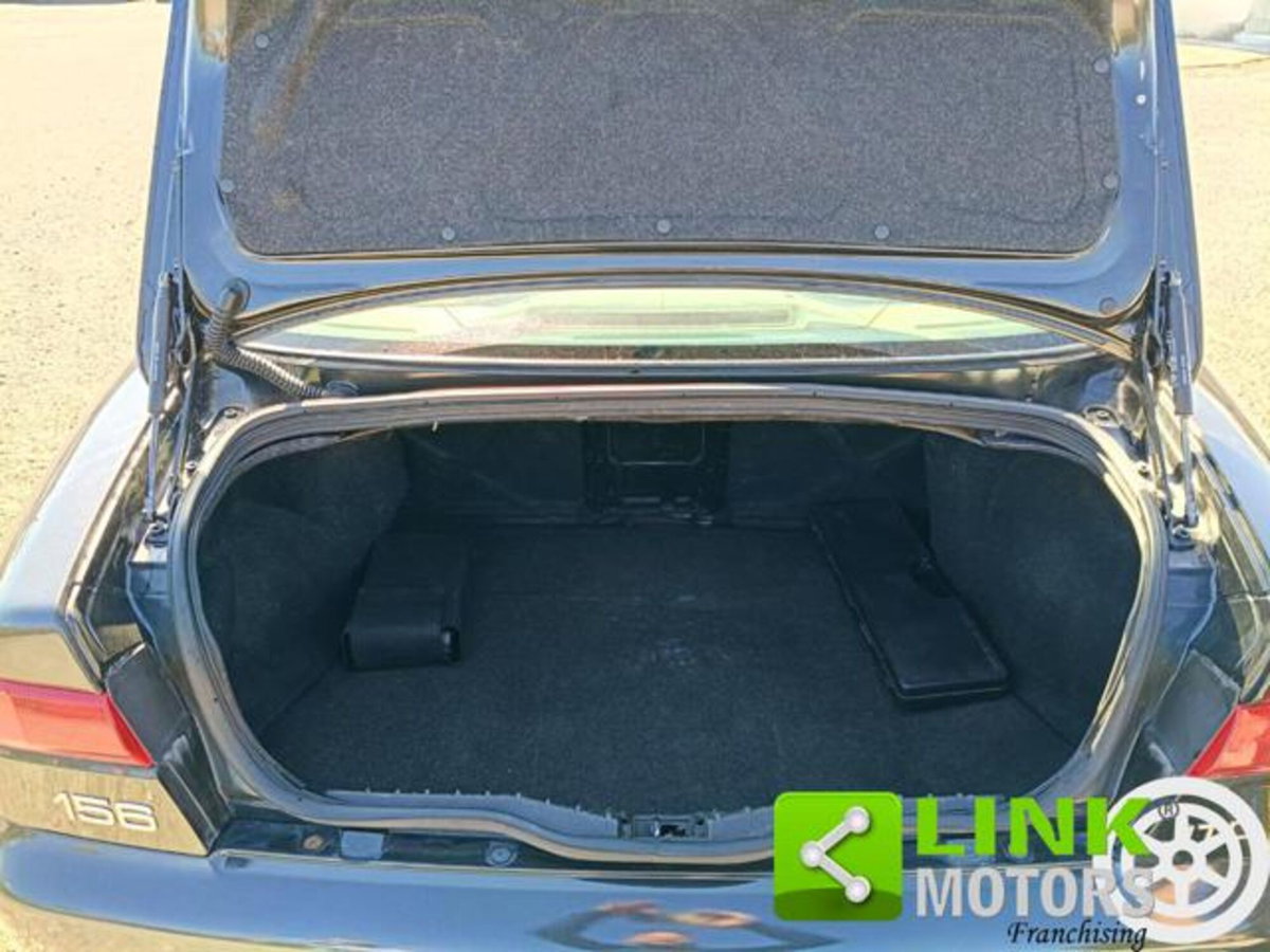 Alfa Romeo 156 1.9 JTD Exclusive (17)