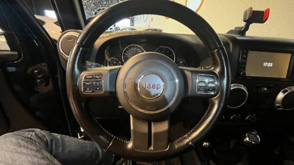 Jeep Wrangler 2.8 CRD DPF Sahara Auto (9)