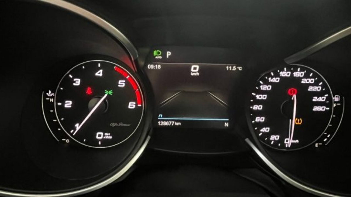 Alfa Romeo Stelvio Stelvio 2.2 Turbodiesel 190 CV AT8 Q4 Ti (10)