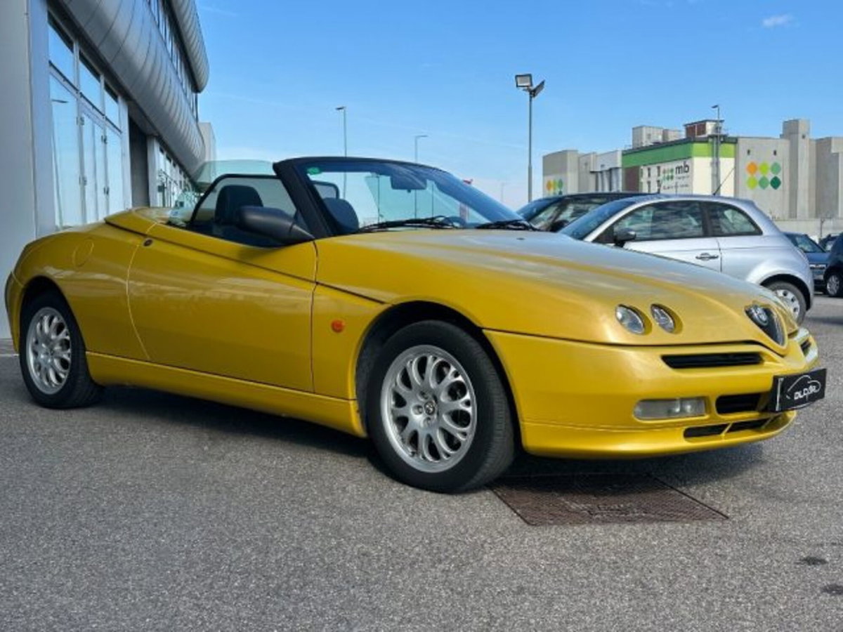 Alfa Romeo Spider 1.8i 16V Twin Spark cat (2)