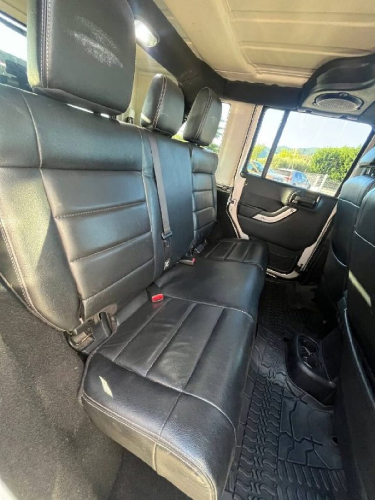 Jeep Wrangler 2.8 CRD DPF Sahara Auto (12)