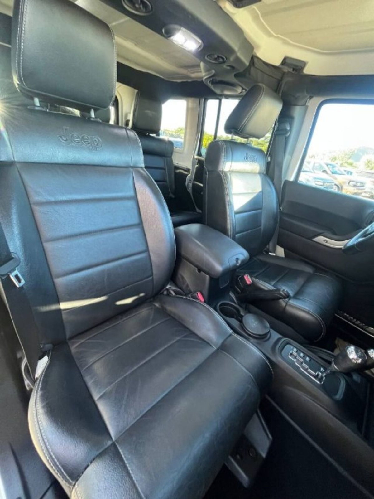 Jeep Wrangler 2.8 CRD DPF Sahara Auto (13)