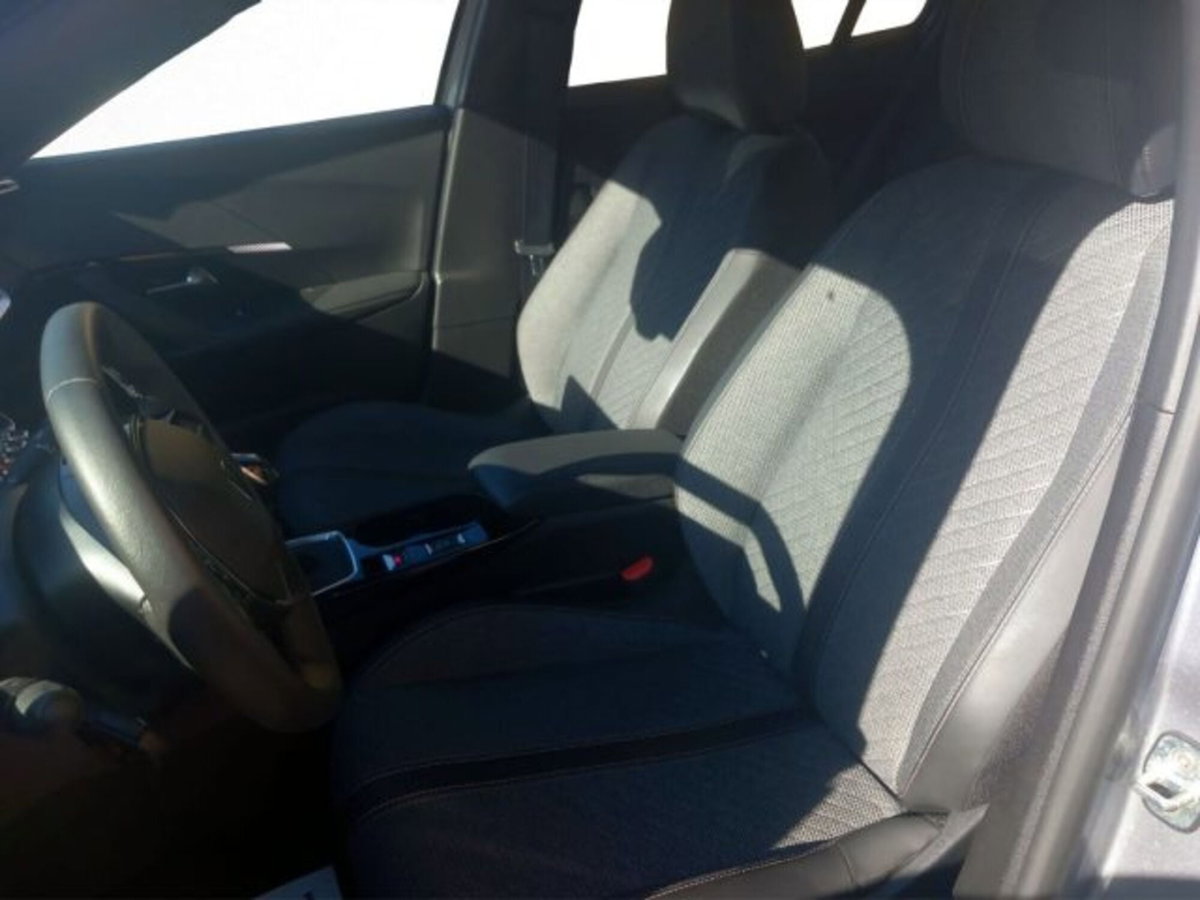Peugeot 2008 PureTech 100 S&S Allure (9)
