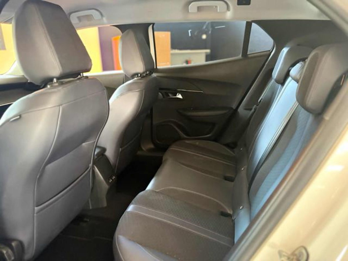 Peugeot 2008 BlueHDi 100 S&S Allure (9)