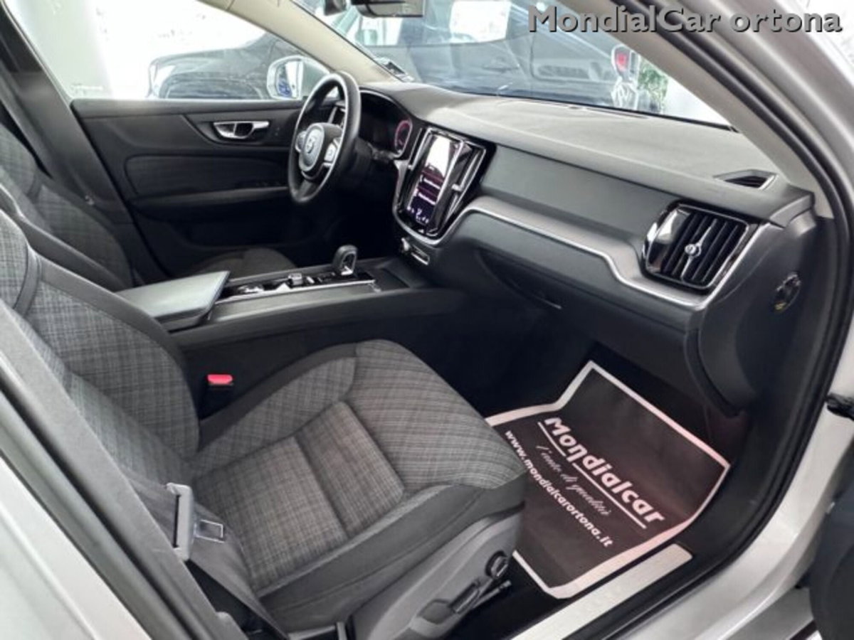Volvo V60 B4 (d) automatico Essential (12)