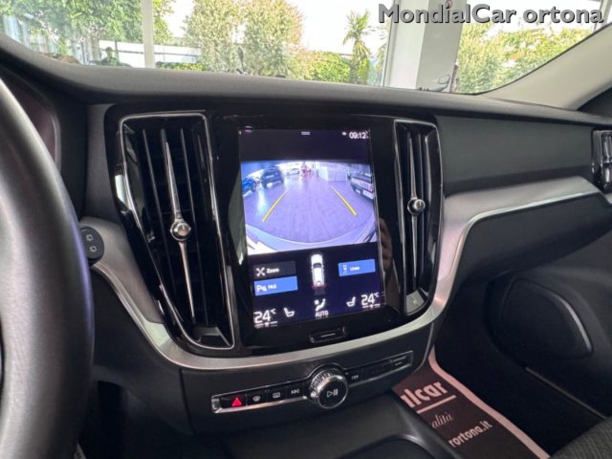 Volvo V60 B4 (d) automatico Essential (20)