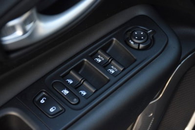 Jeep Renegade 1.3 t4 phev Altitude 4xe at6 (18)
