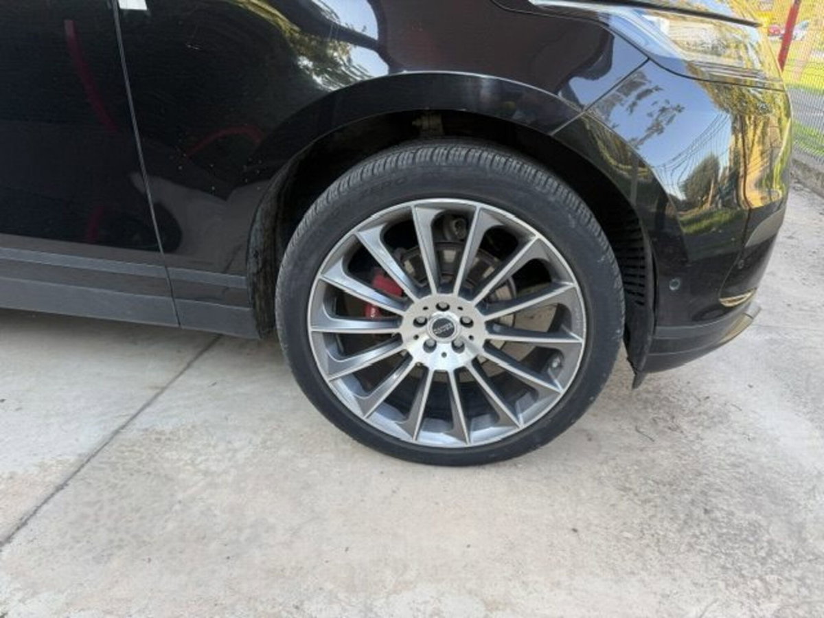 Land Rover Range Rover Velar 2.0D I4 240 CV (4)