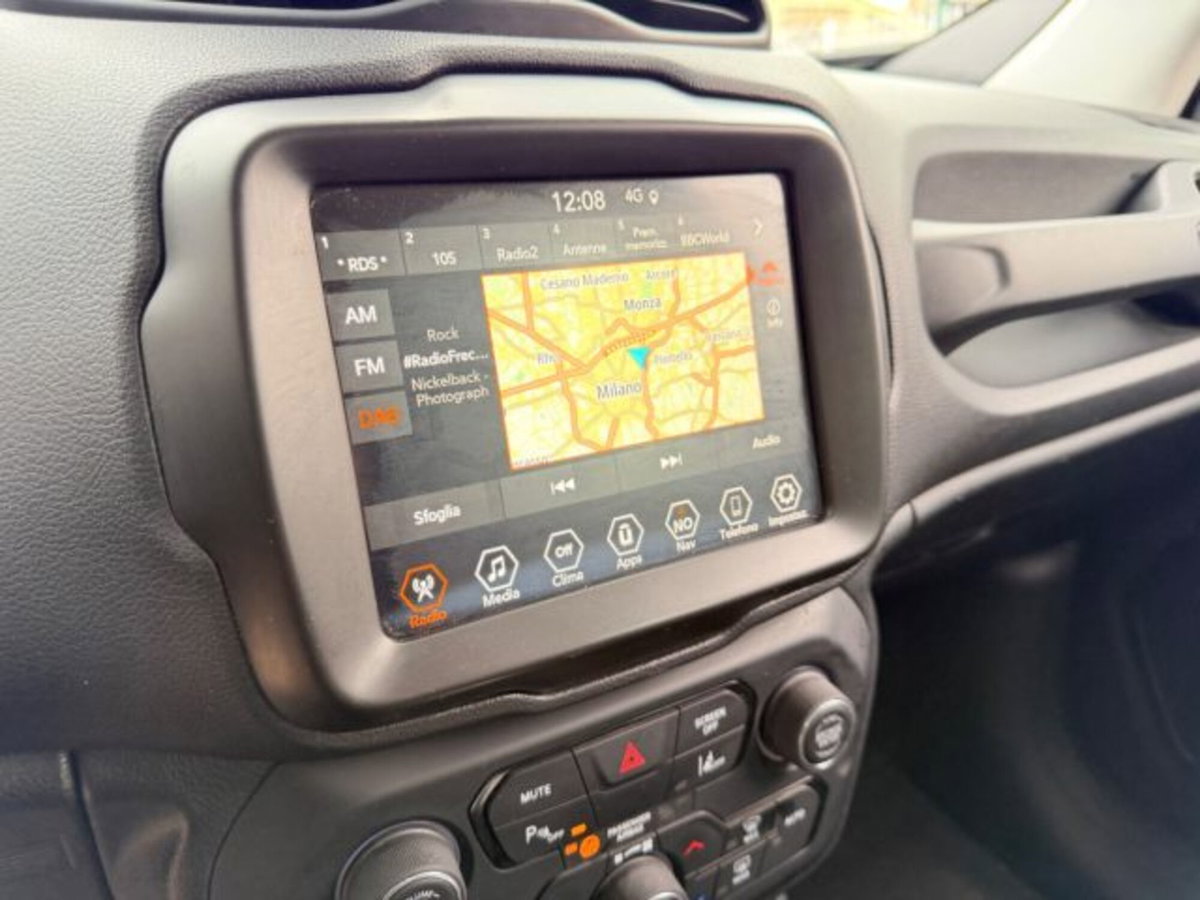 Jeep Renegade 1.3 T4 190CV PHEV 4xe AT6 Business Plus (13)