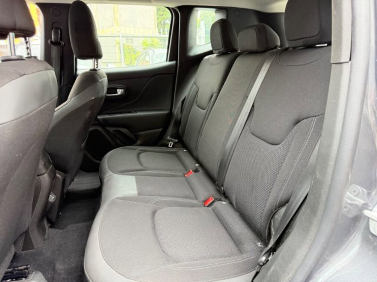 Jeep Renegade 1.3 T4 190CV PHEV 4xe AT6 Business Plus (8)