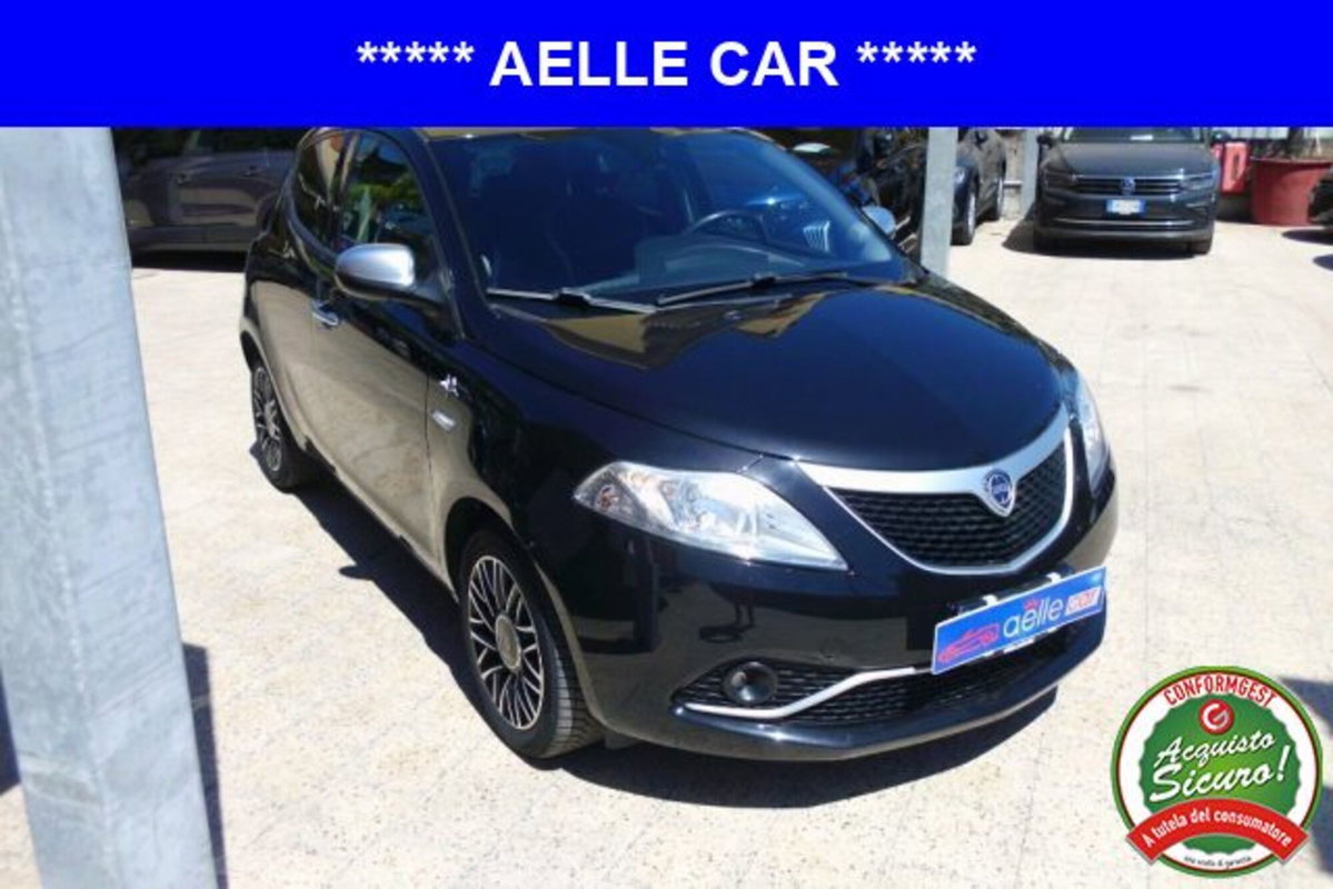 Lancia Ypsilon 1.2 69 CV 5 porte Gold