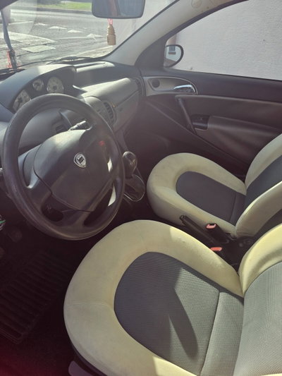 Lancia Ypsilon Multijet 16V Platino (11)