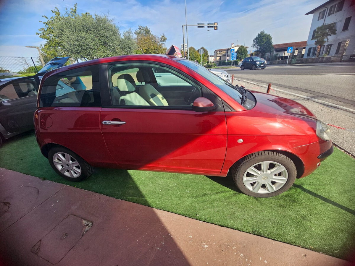 Lancia Ypsilon Multijet 16V Platino (3)