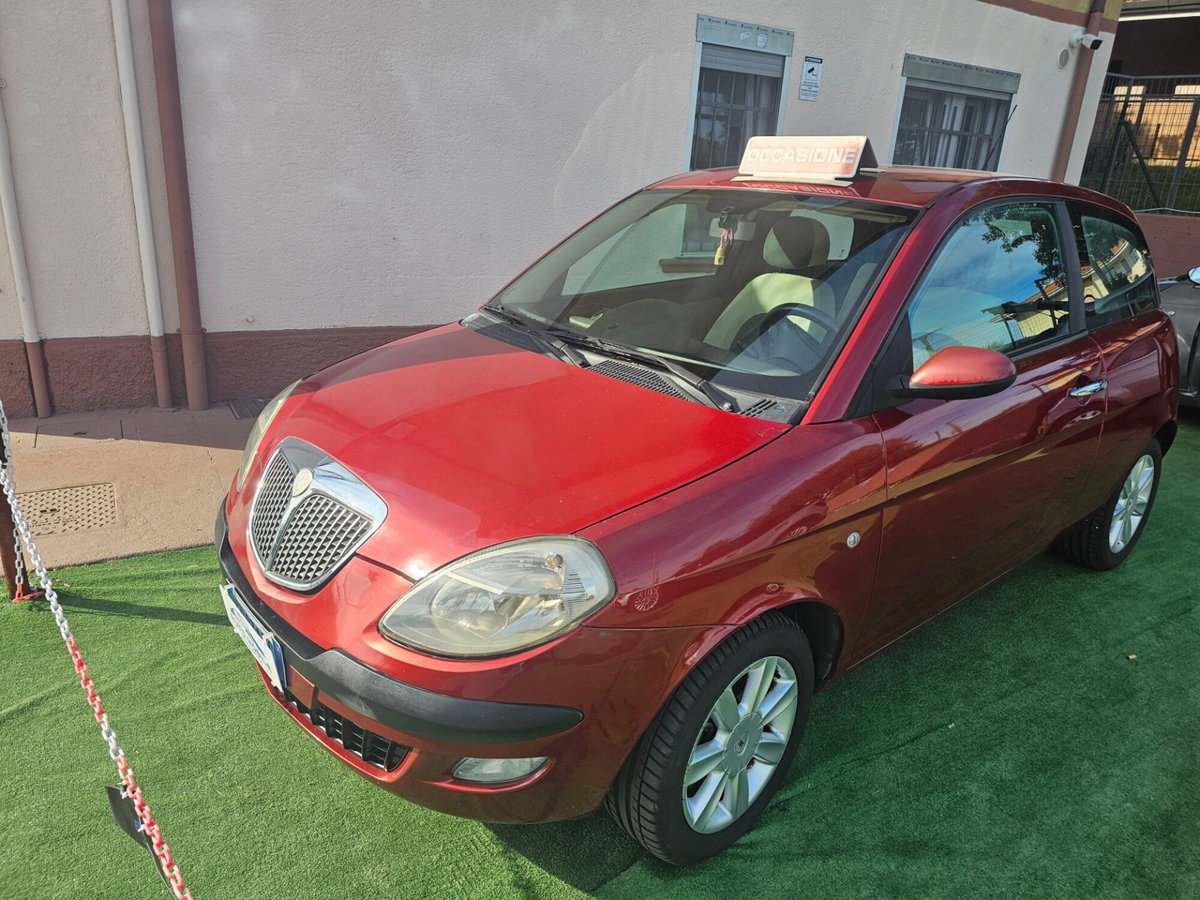 Lancia Ypsilon Multijet 16V Platino (6)