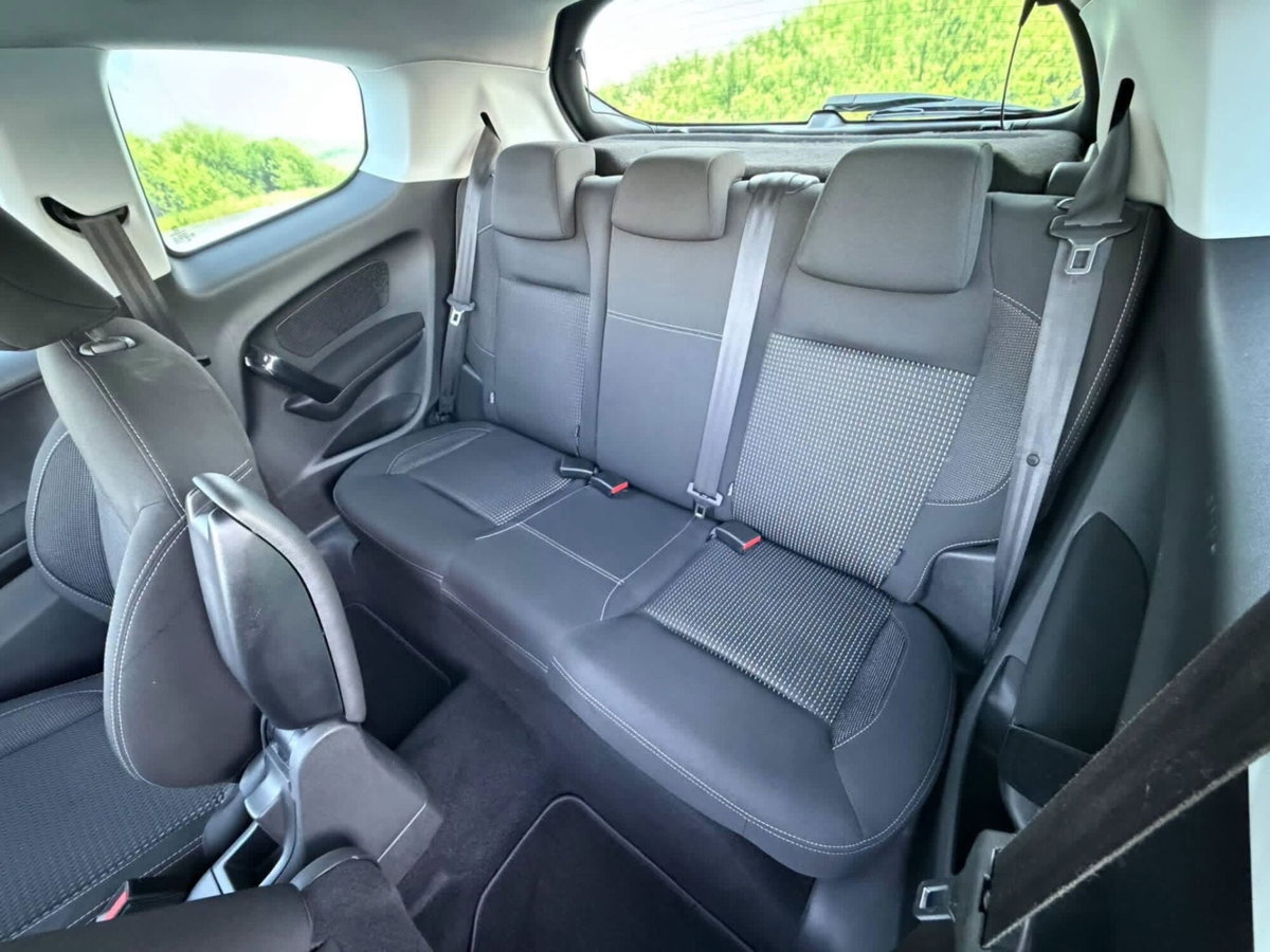 Peugeot 208 82 3 porte Allure (8)
