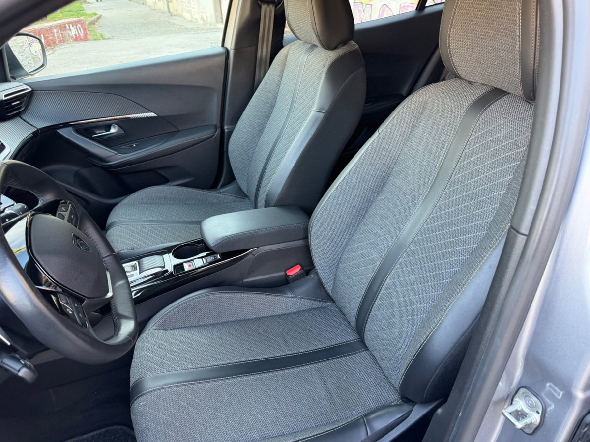Peugeot 2008 BlueHDi 130 S&S EAT8 Allure Pack (19)