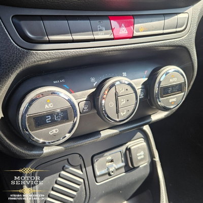 Jeep Renegade 1.4 MultiAir Longitude (9)