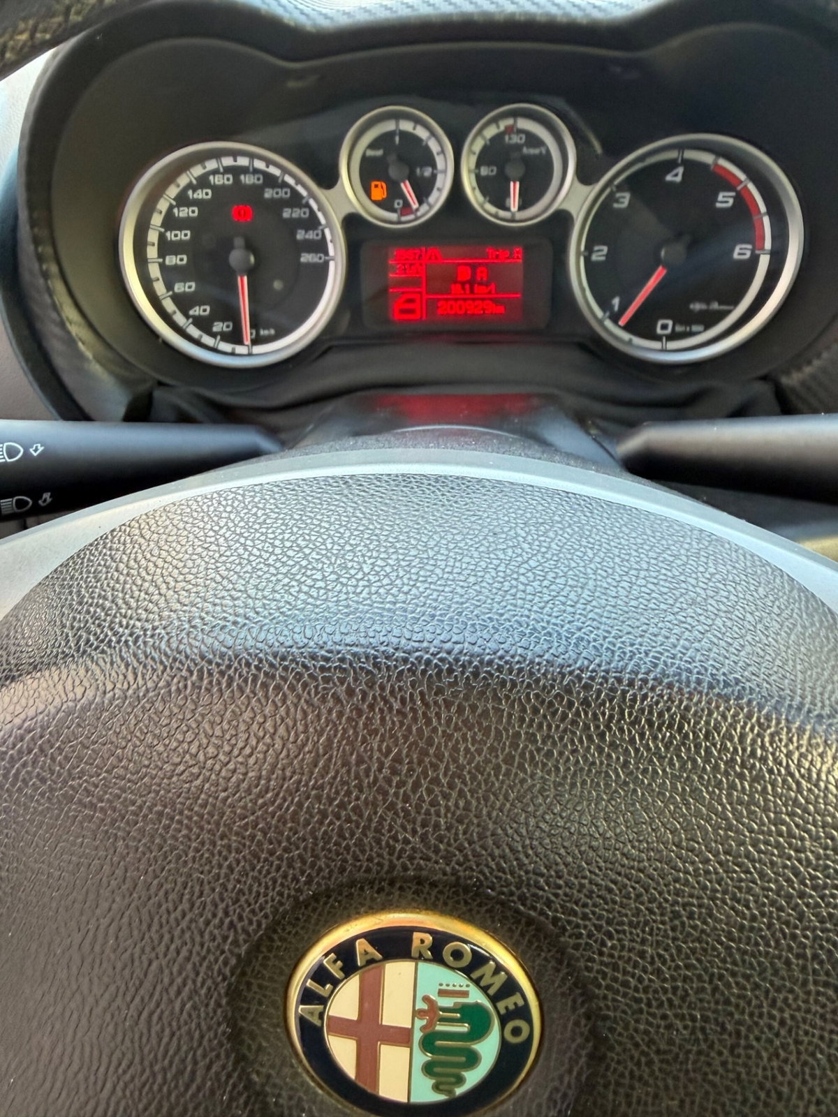 Alfa Romeo MiTo 1.6 JTDm-2 S&S Distinctive Sport Pack (6)