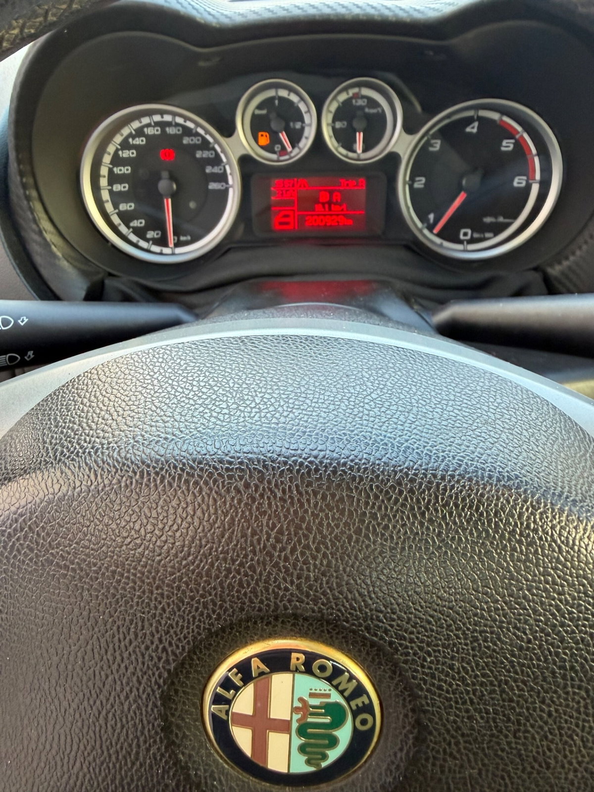 Alfa Romeo MiTo 1.6 JTDm-2 S&S Distinctive Sport Pack (7)