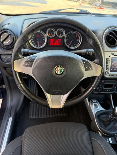Alfa Romeo MiTo 1.6 JTDm-2 S&S Distinctive Sport Pack (8)