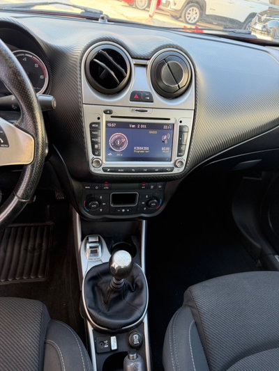 Alfa Romeo MiTo 1.6 JTDm-2 S&S Distinctive Sport Pack (9)