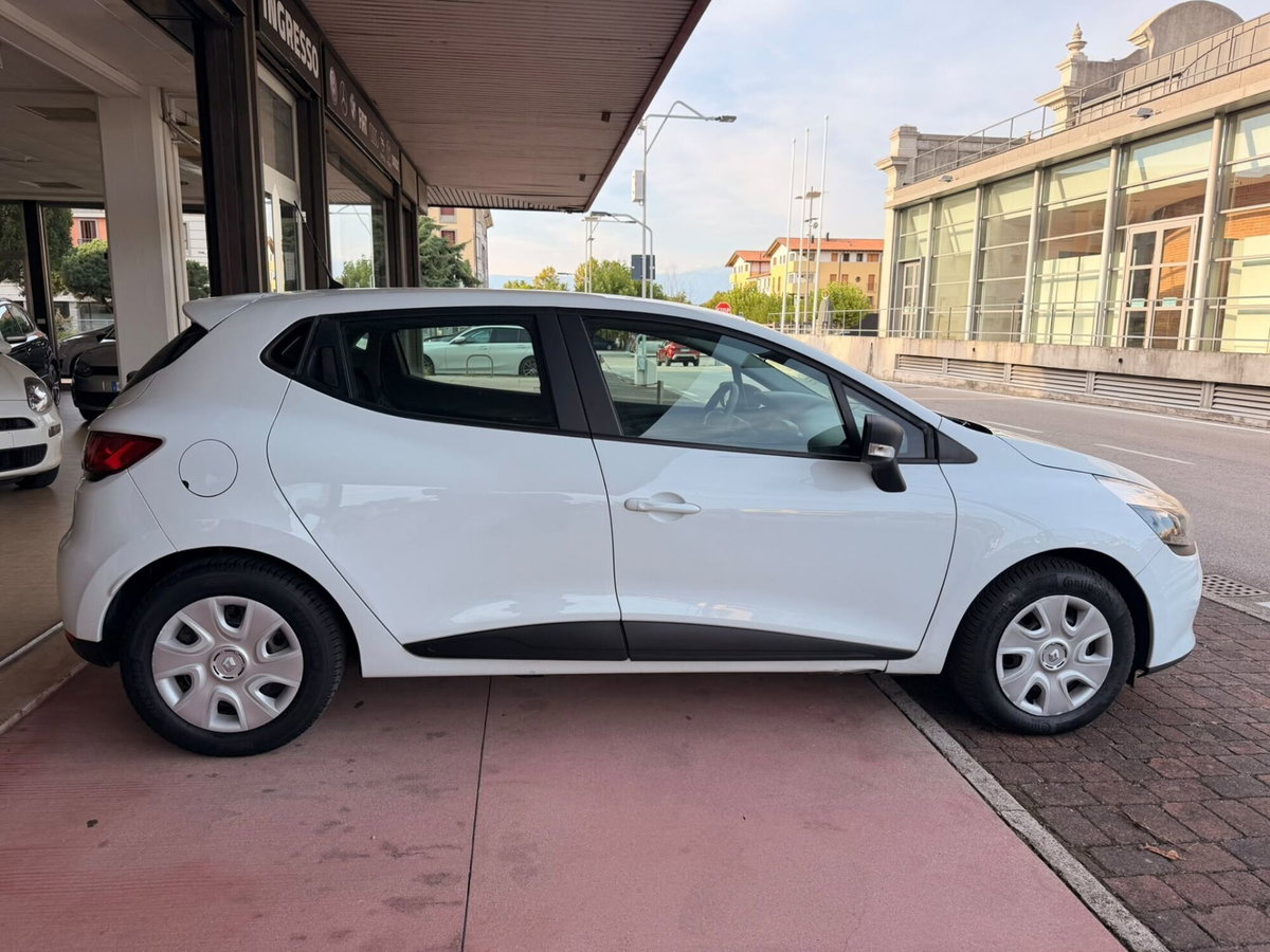Renault Clio 1.2 75CV 5 porte Van (4)