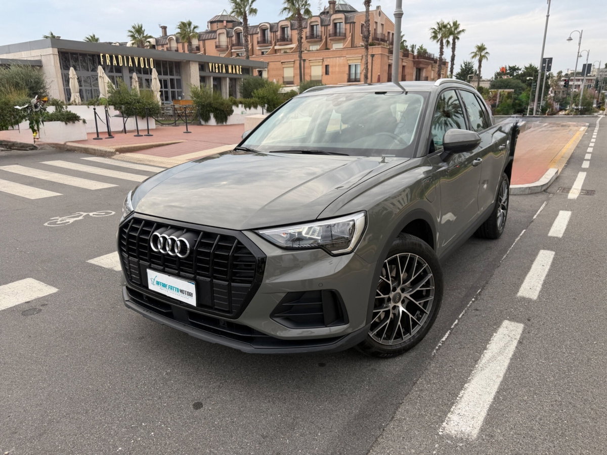 Audi Q3 45 TFSI e S tronic Business