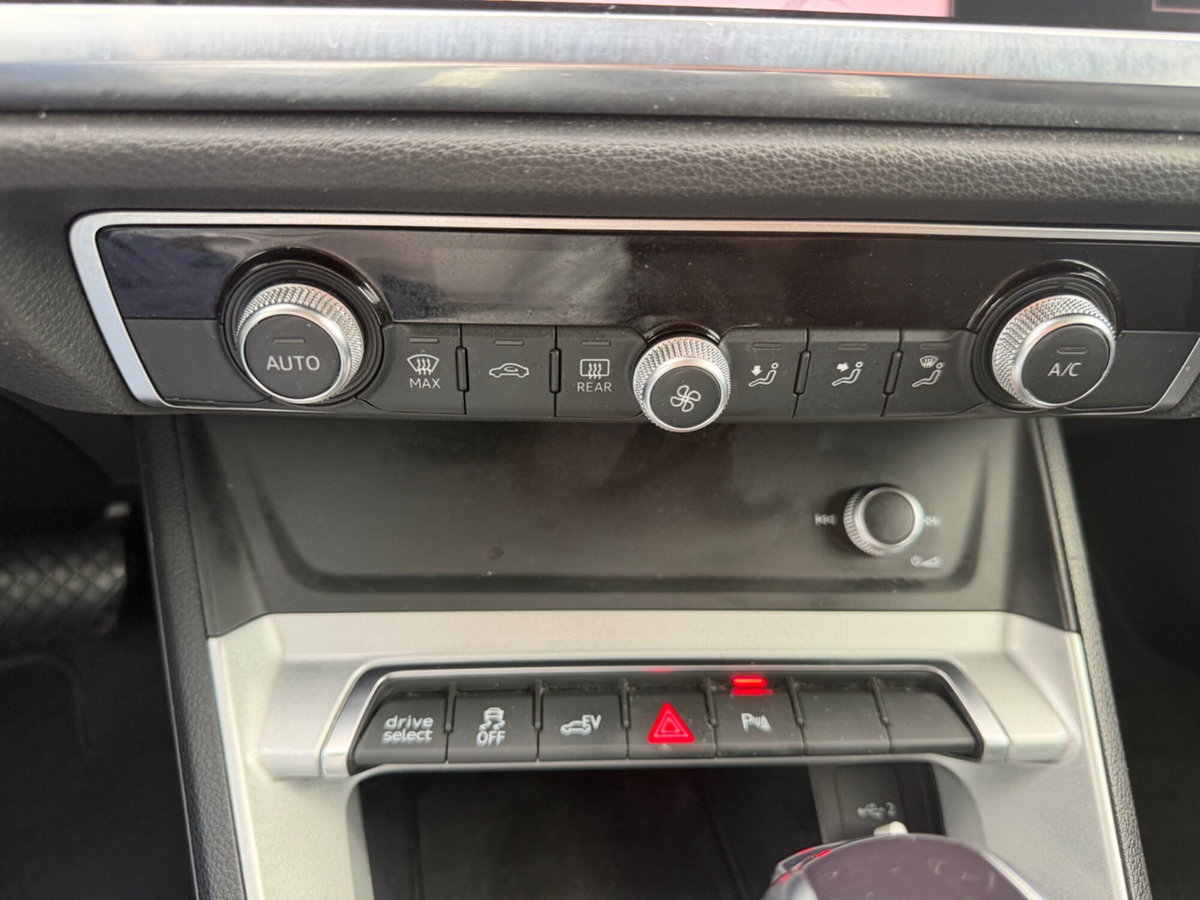 Audi Q3 45 TFSI e S tronic Business (12)
