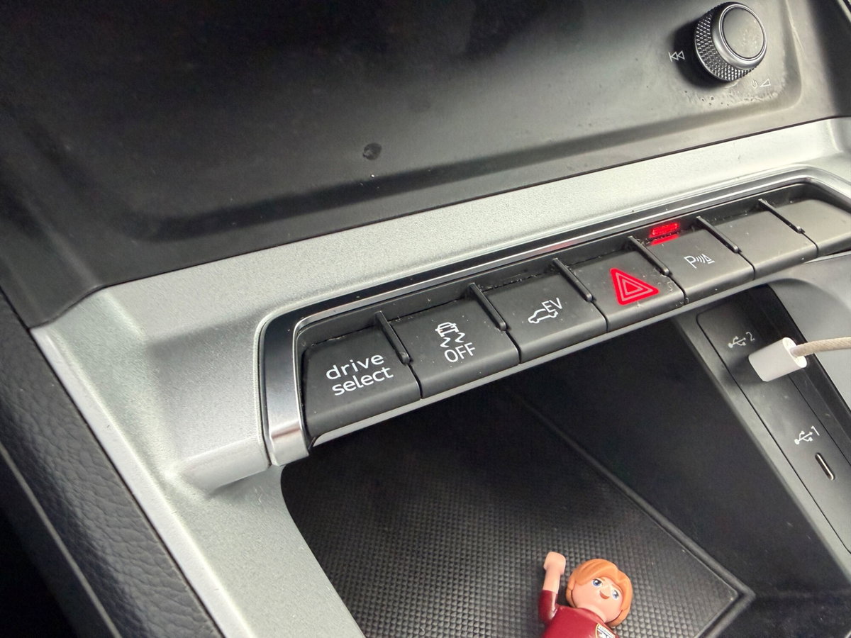 Audi Q3 45 TFSI e S tronic Business (17)