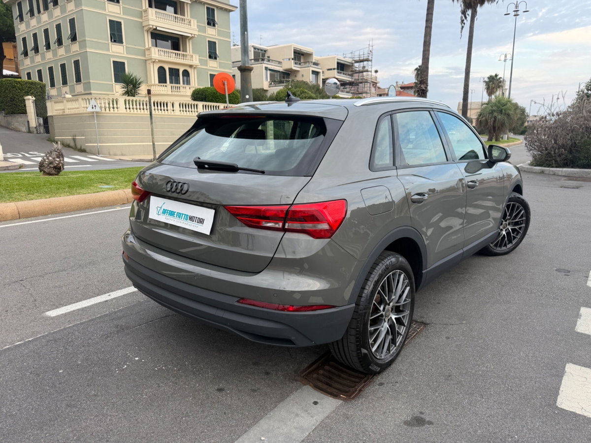 Audi Q3 45 TFSI e S tronic Business (3)