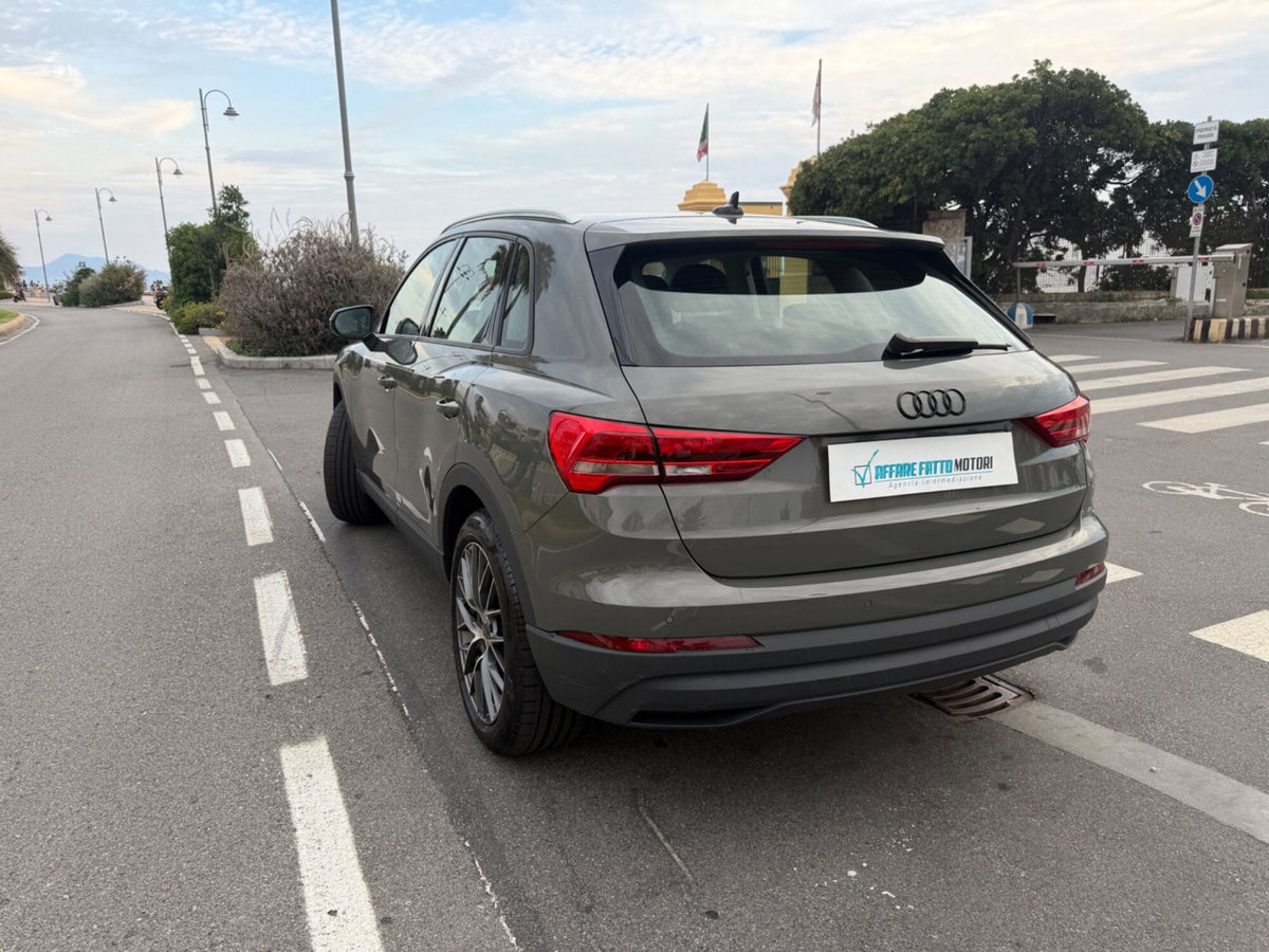 Audi Q3 45 TFSI e S tronic Business (4)