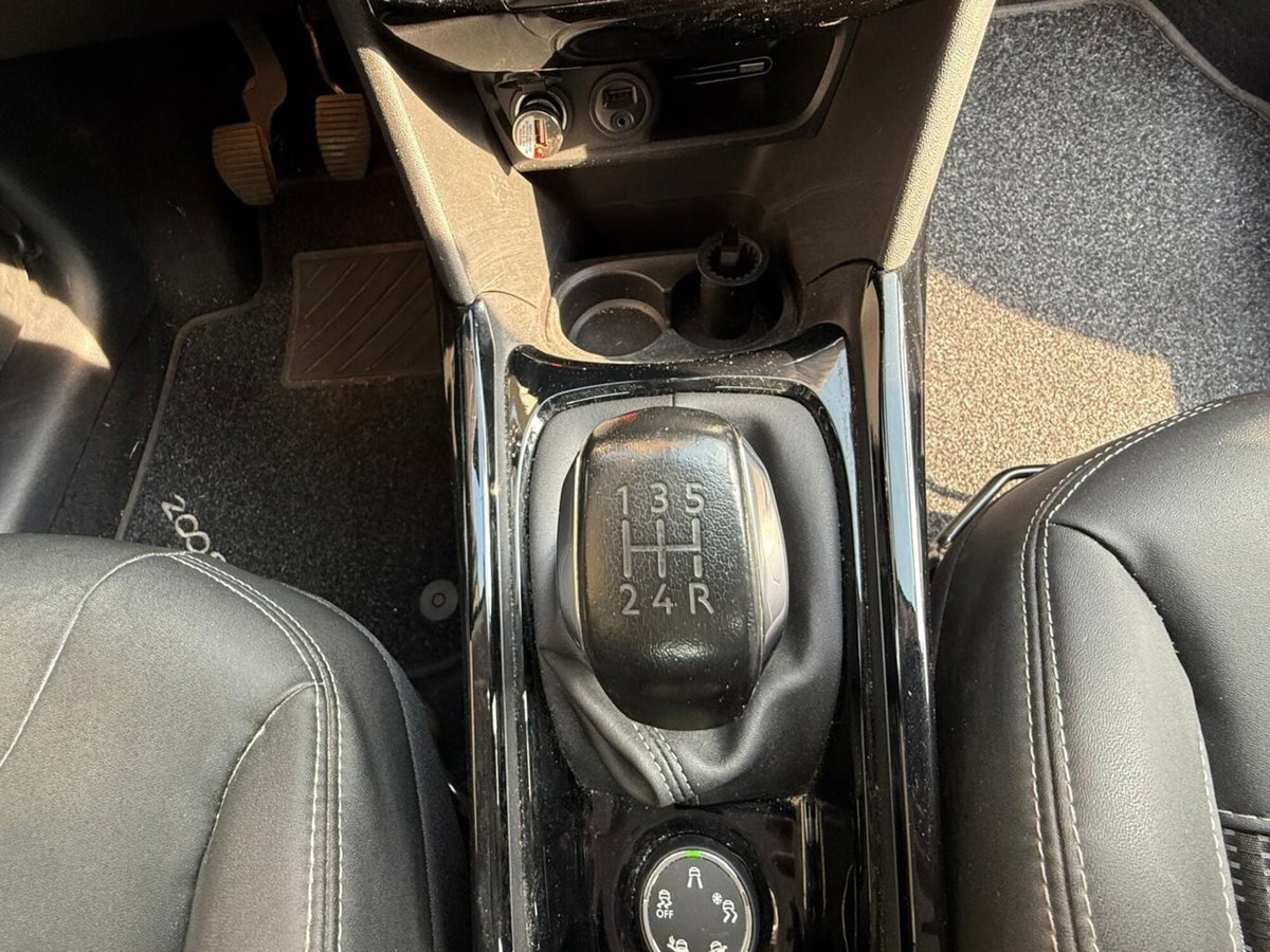 Peugeot 2008 Turbo 110 S&S Allure (15)