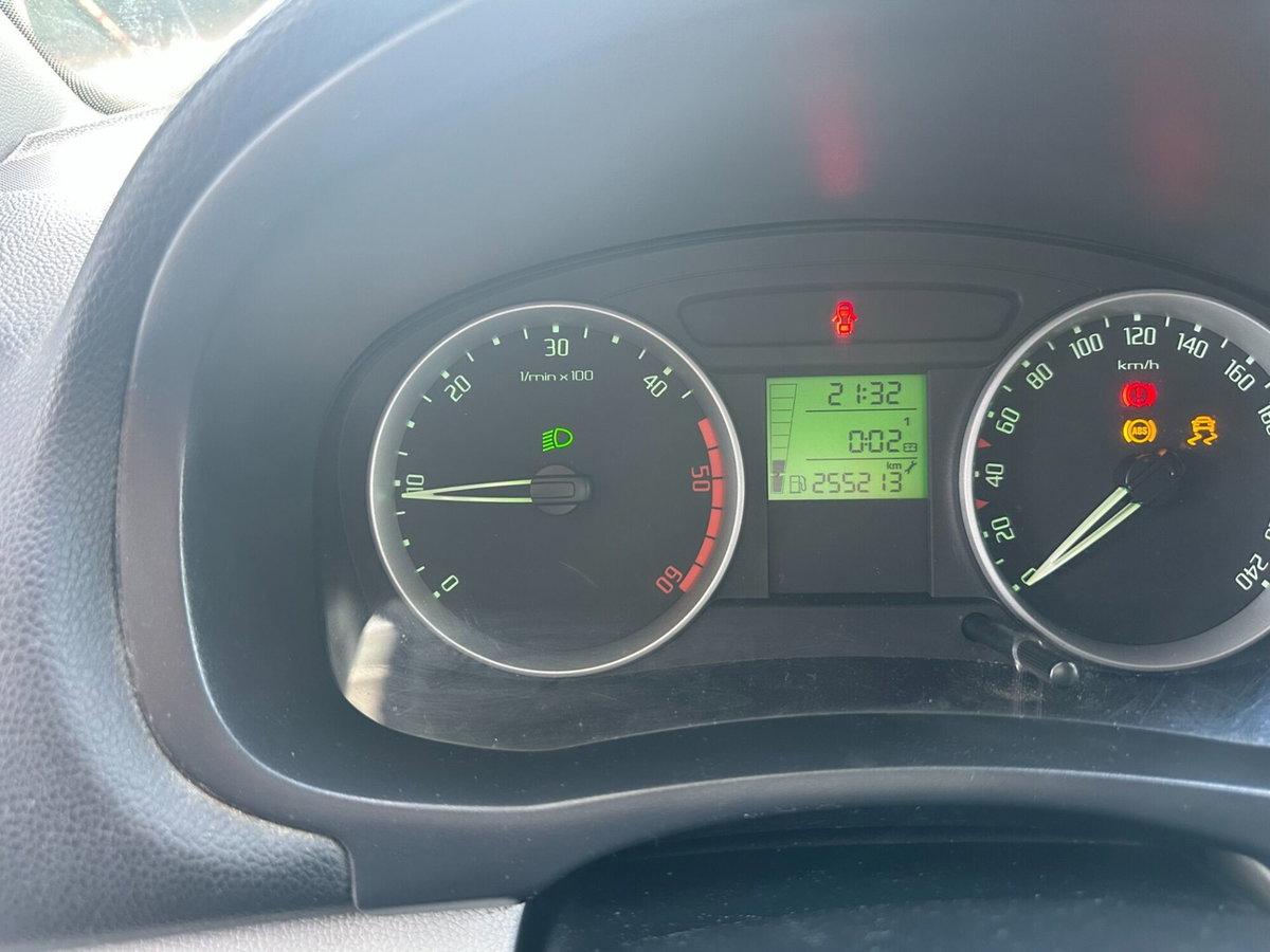 Skoda Roomster TDI 80CV Style (16)