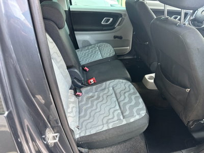 Skoda Roomster TDI 80CV Style (6)