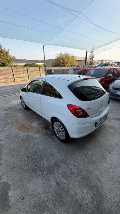 Opel Corsa 1.2 3 porte Club (12)