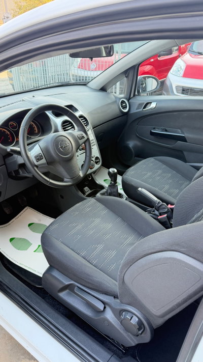 Opel Corsa 1.2 3 porte Club (13)