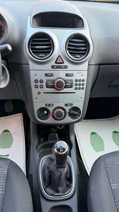 Opel Corsa 1.2 3 porte Club (16)