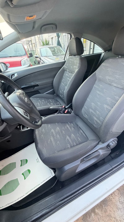 Opel Corsa 1.2 3 porte Club (17)
