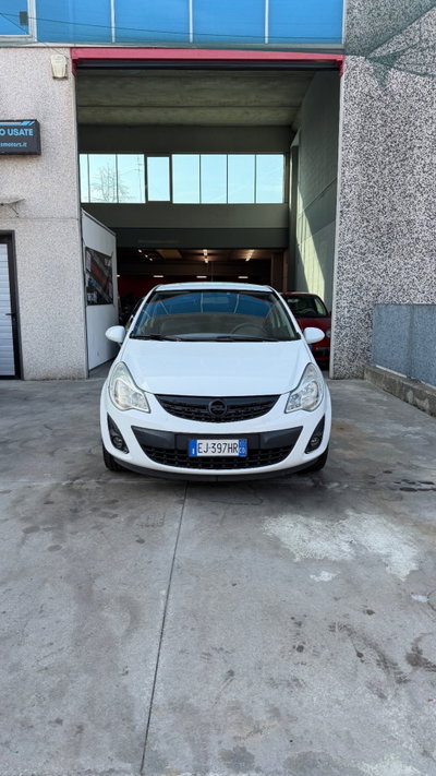 Opel Corsa 1.2 3 porte Club (2)