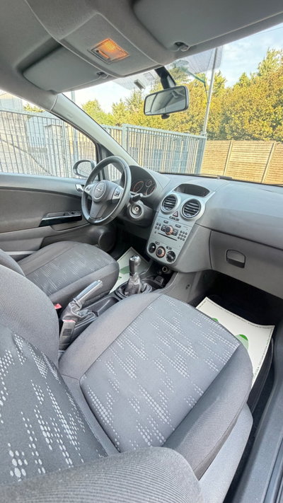 Opel Corsa 1.2 3 porte Club (20)