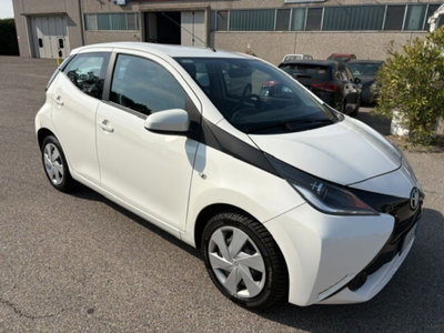 Toyota Aygo 1.0 VVT-i 69 CV 5 porte x-play usata